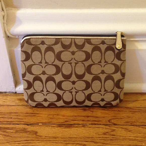 Coach clutch purse. - Picture 2 of 6